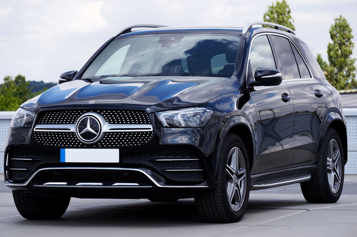 Black Mercedes-Benz GLE 350 luxury SUV